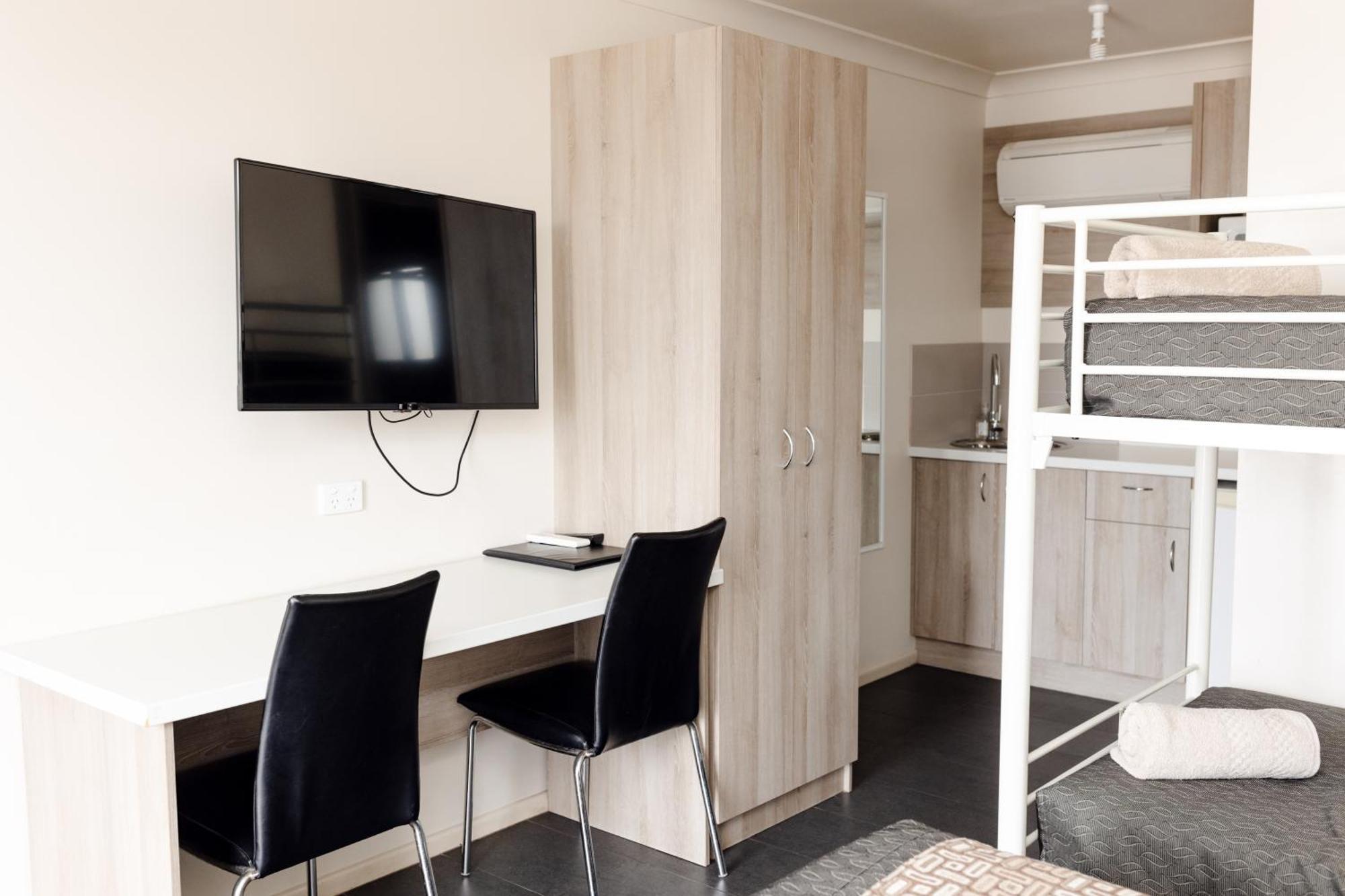 Starline Motor Inn Miles Екстер'єр фото