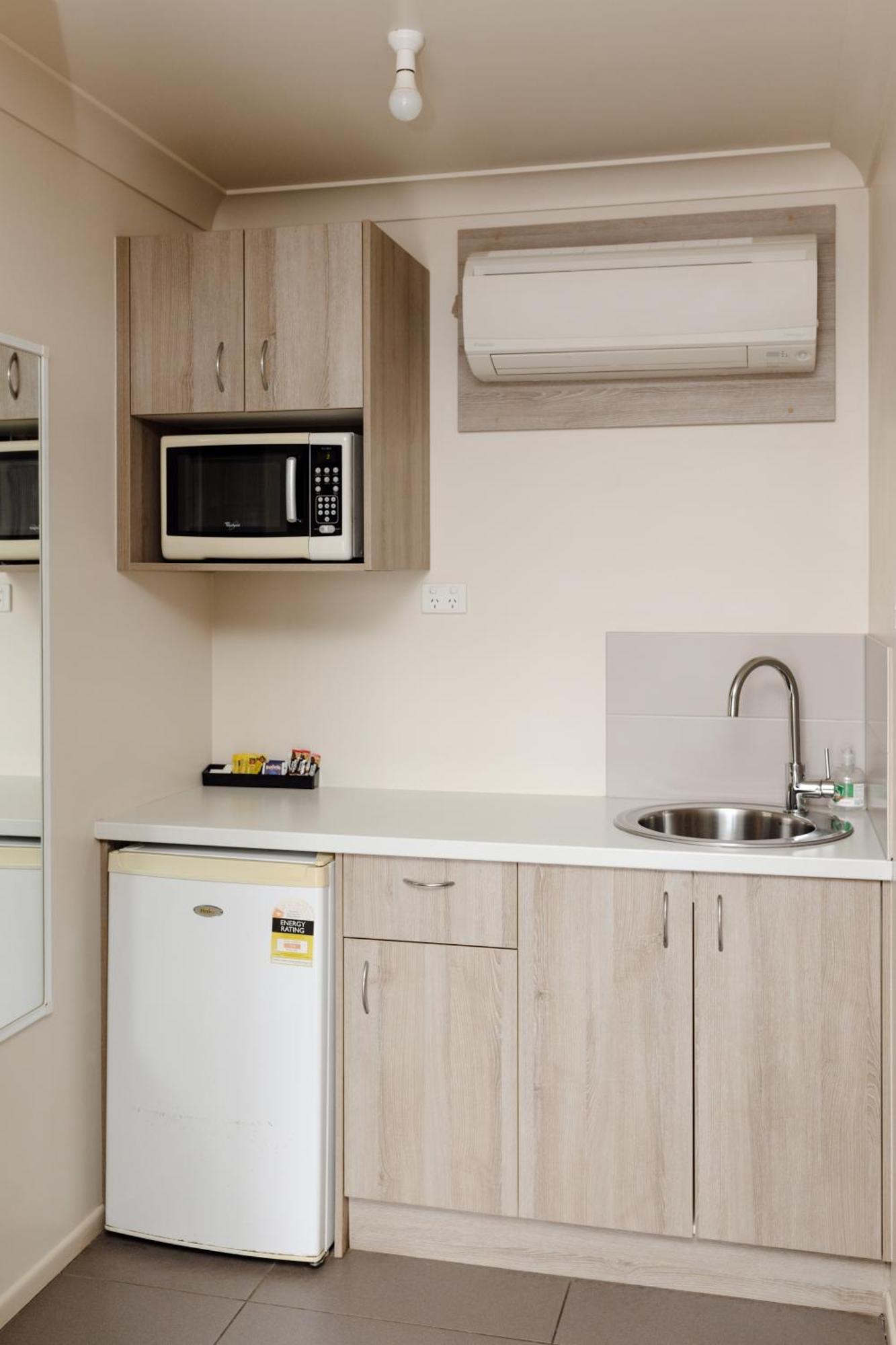 Starline Motor Inn Miles Екстер'єр фото
