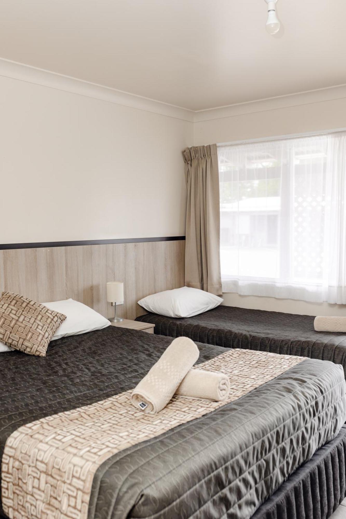 Starline Motor Inn Miles Екстер'єр фото