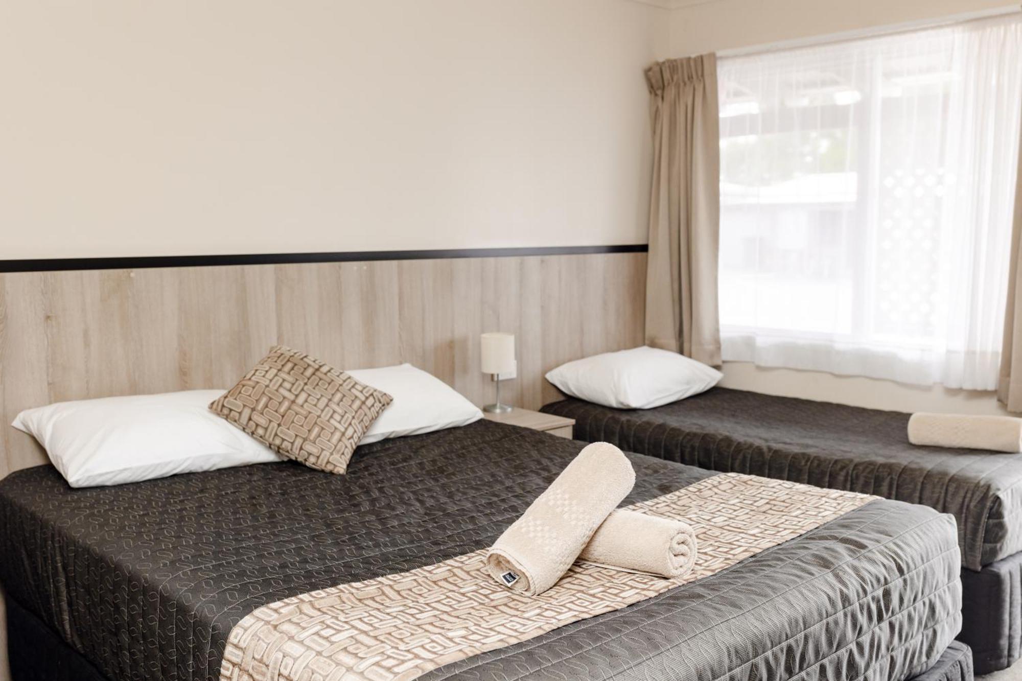 Starline Motor Inn Miles Екстер'єр фото